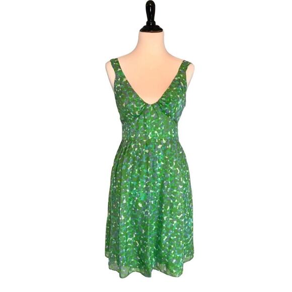 Elegant Green Patterned Mini Dress - Picture 1 of 16